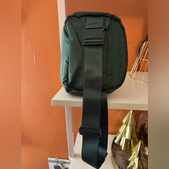 GAIAM Forest Green Sidekick Waist Pack (NWOT) - Picture 4 of 7